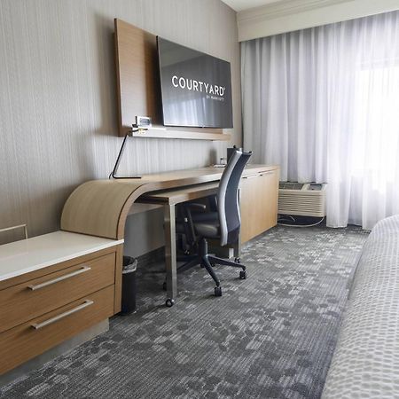 Отель Courtyard By Marriott Cleveland Уиллоуби Экстерьер фото