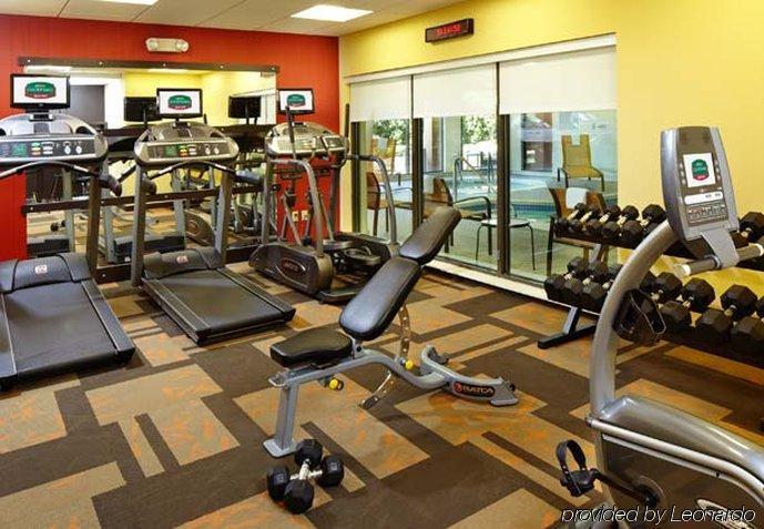 Отель Courtyard By Marriott Cleveland Уиллоуби Удобства фото