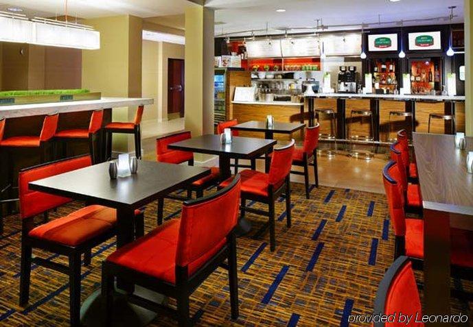 Отель Courtyard By Marriott Cleveland Уиллоуби Ресторан фото