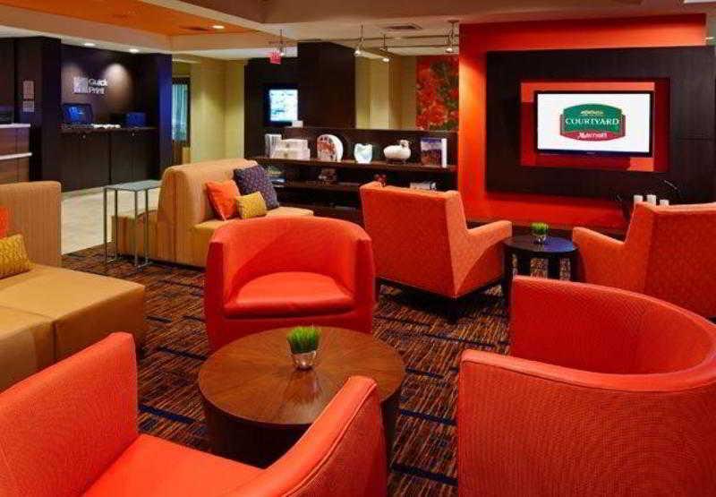Отель Courtyard By Marriott Cleveland Уиллоуби Ресторан фото