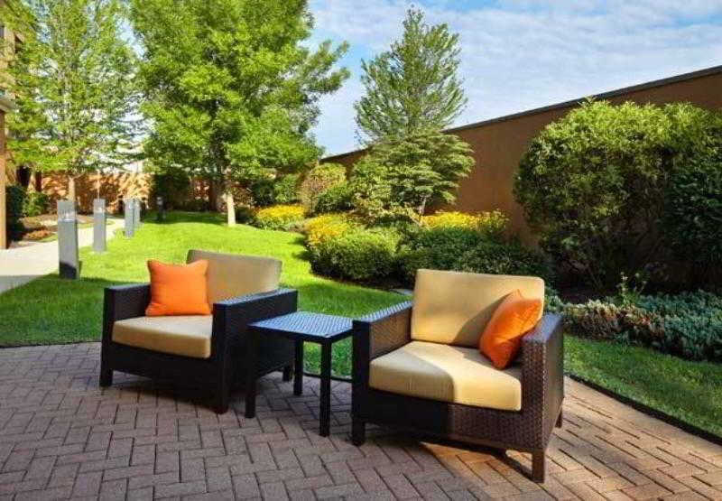 Отель Courtyard By Marriott Cleveland Уиллоуби Удобства фото