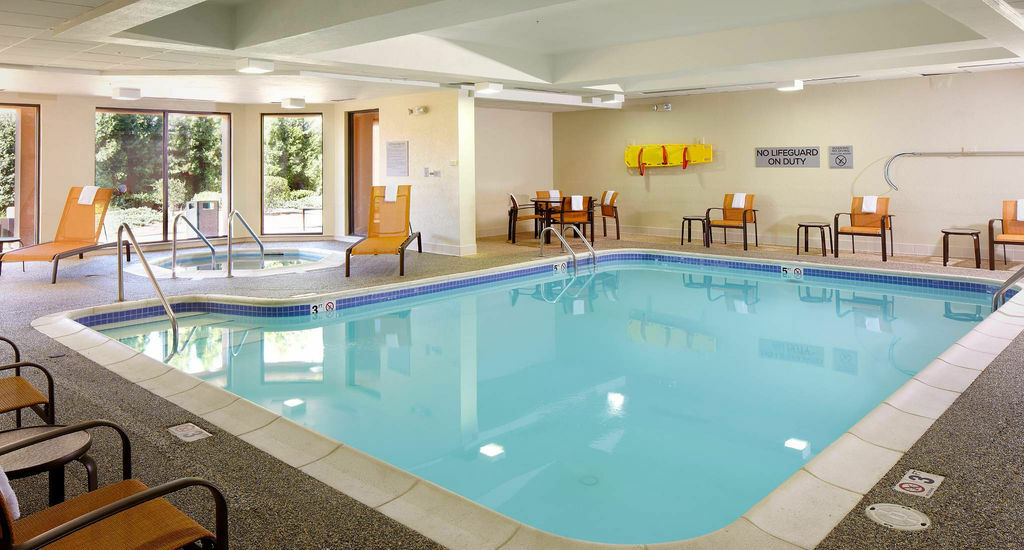 Отель Courtyard By Marriott Cleveland Уиллоуби Удобства фото